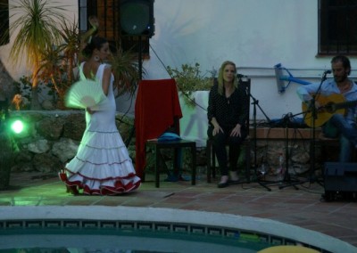 Live flamenco music and Dancing